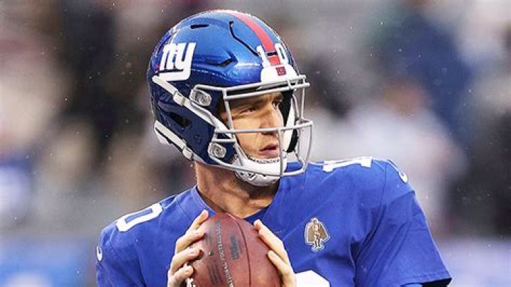 5 Things On Retiring NY Giants Quarterback – Hollywood Life