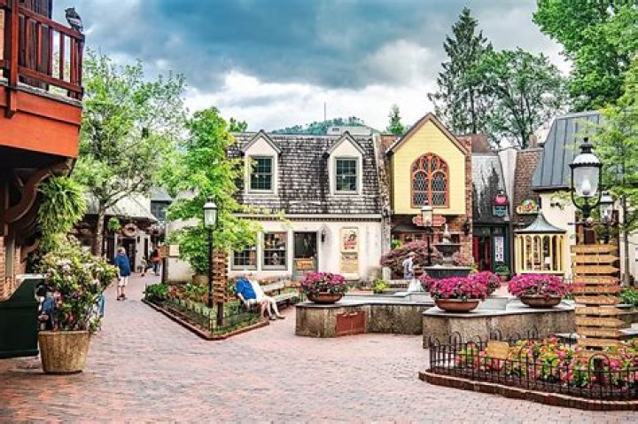 7 Charming Small Towns in the U.S. That Come Alive in the Summer