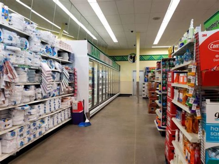 8 Warnings to Shoppers From Ex-Dollar Tree Employees