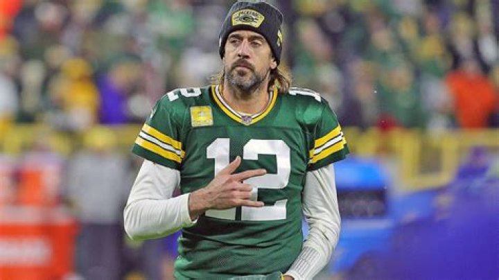 Aaron Rodgers Agrees to Record-Breaking 4-Year, $200 Million Extension With Packers – Celeb Secrets