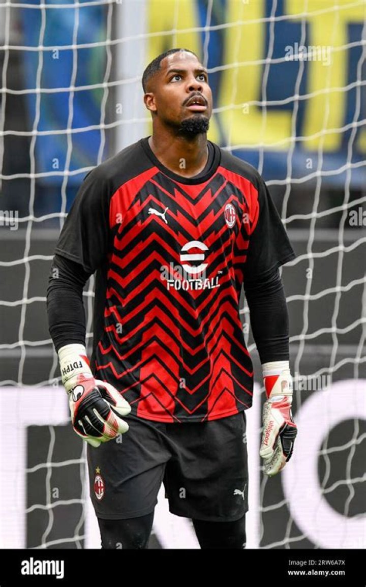 AC Milan's Goalkeeper Mike Maignan's Biography, Family, Career Stats, Earnings, Net Worth, Salary, Contract, Girlfriend, Relationships