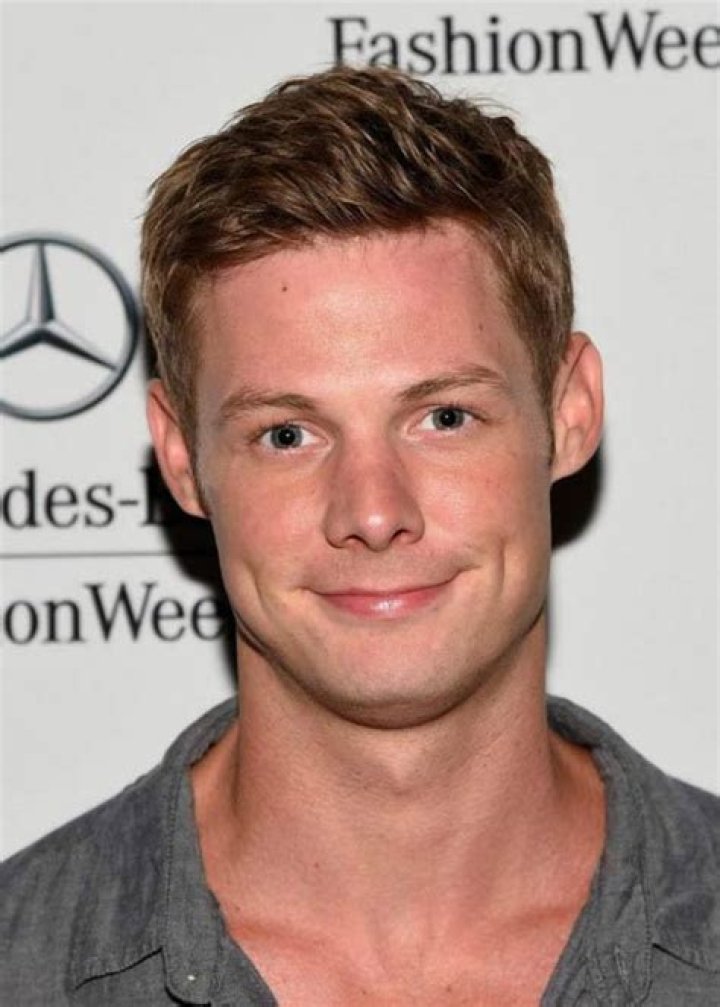 Actor Brandon Jones Height, Weight, Age, Family, Facts, Biography