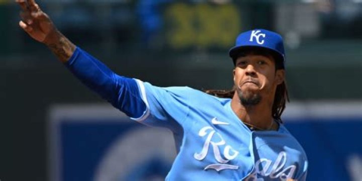 Adalberto Mondesi Biography- MLB player, Salary, Earnings, Net worth, Married, Relationship, Affair, Girlfriend, Age, Height, Family, Contract, Stats, Injury