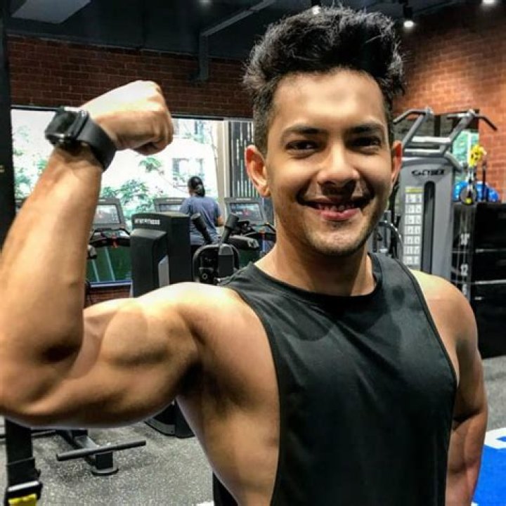 Aditya Narayan Height, Weight, Age, Girlfriend, Family, Facts, Biography