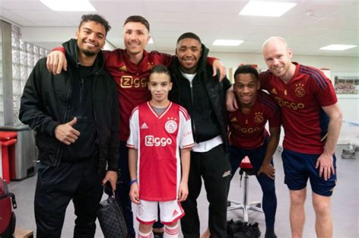 Ajax's Winger Steven Bergwijn Bio, Age, Net Worth, Salary, Contract, Goal, Wife, & Son