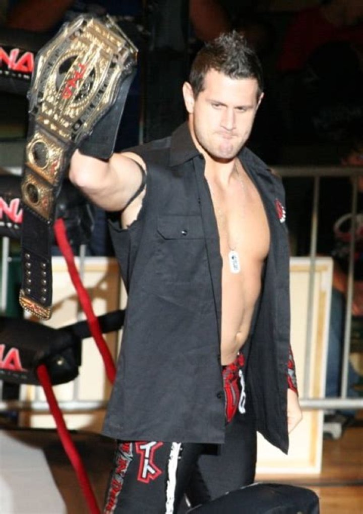 Alex Shelley Height, Weight, Age, Girlfriend, Family, Biography