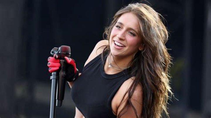 Alice Glass (popsinger) Wiki,Age,Birthday,Biography,Height,Net Worth ..