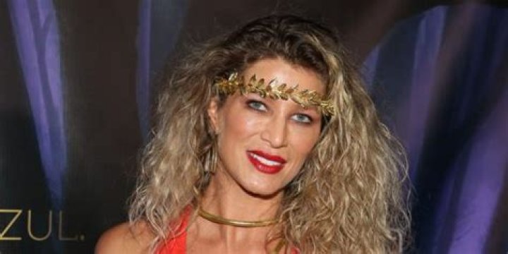 Amber Smith Net Worth | Celebrity Net Worth