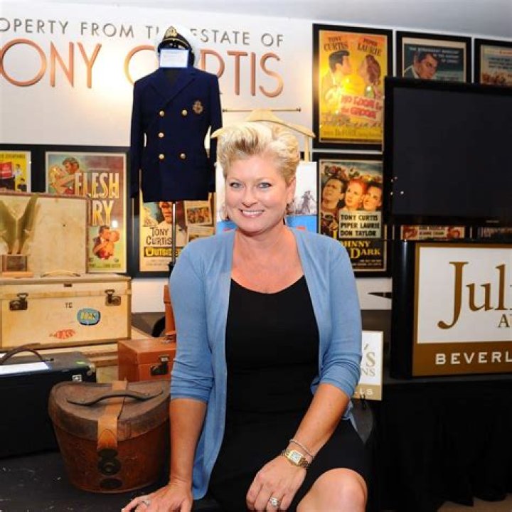 American sportswriter, Jay Glazer has an estimated net worth of $15 million, Is he married?