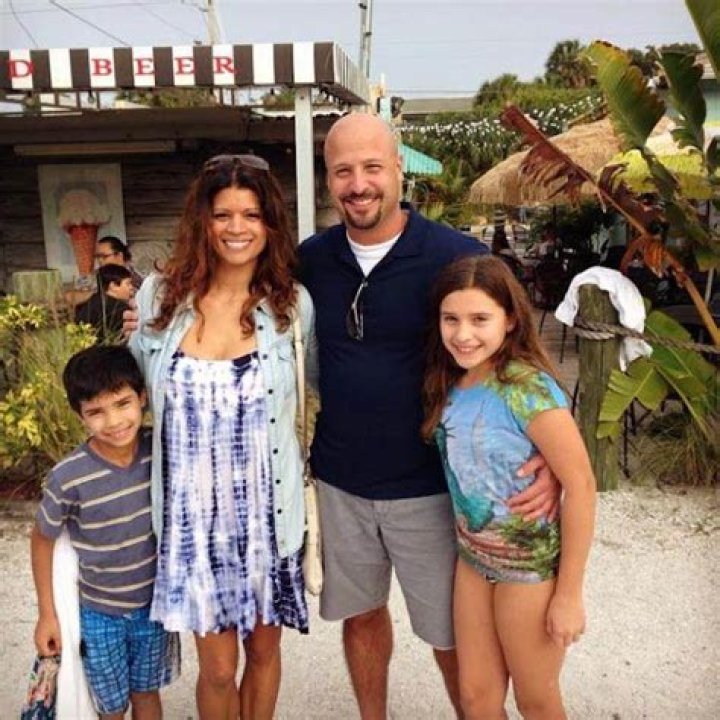 Andrea Navedo - Bio, Age, Wiki, Facts and Family