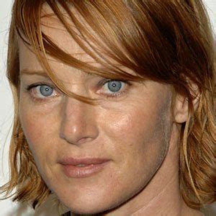 Angela Featherstone - Bio, Age, Wiki, Facts and Family