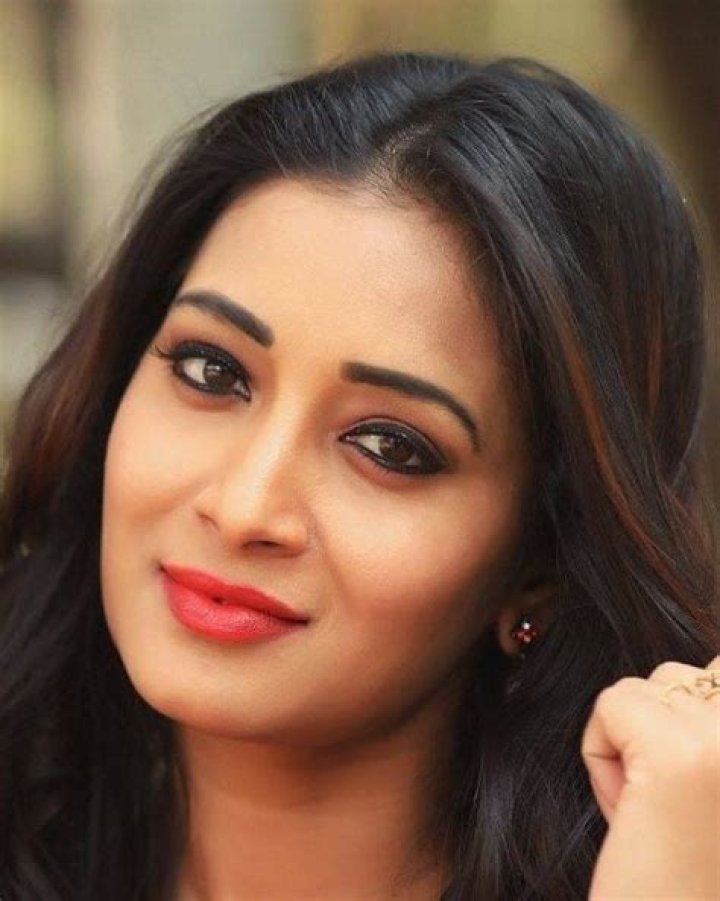 Bhanu Sree Height, Weight, Net Worth, Age, Birthday, Wikipedia, Who, Instagram, Biography