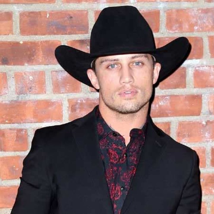 Bonner Bolton Bio-salary, net worth, married, relationship,affair, girlfriend, dating, nationality, age