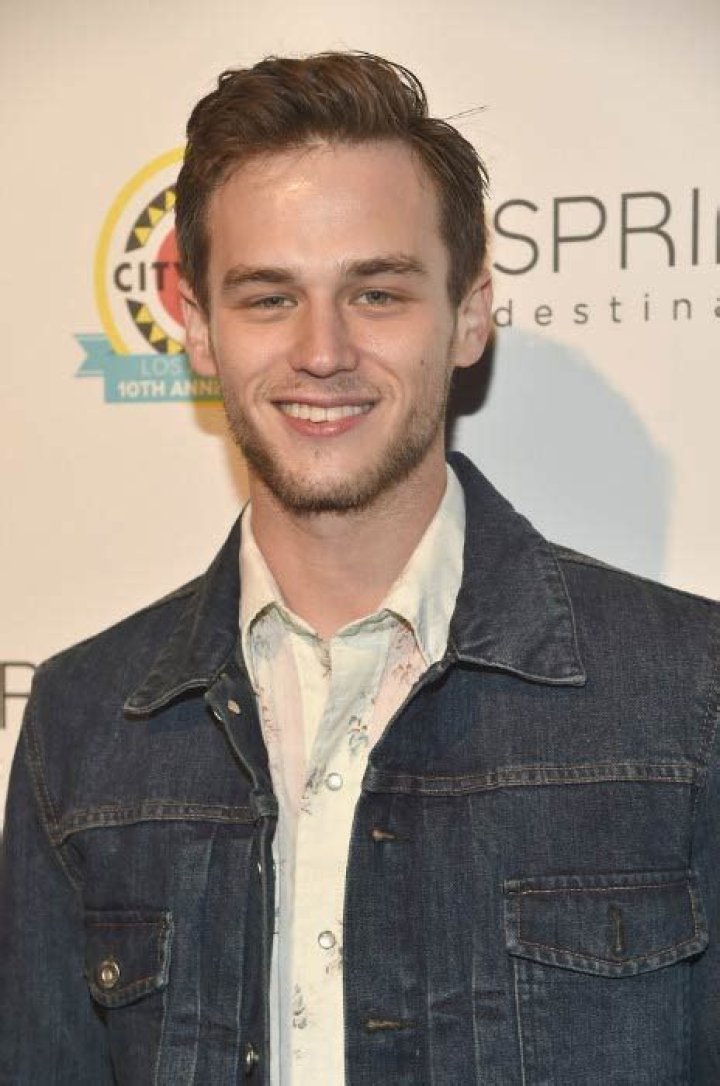 Brandon Flynn Height, Weight, Age, Boyfriend, Family, Facts, Biography