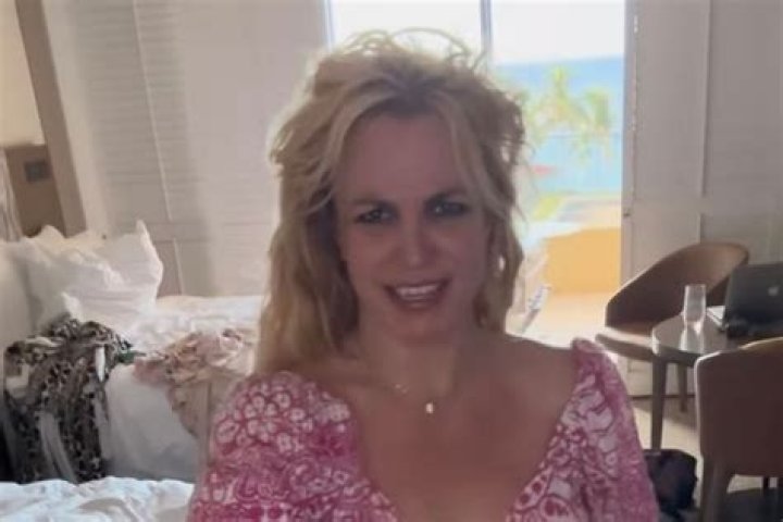 Britney Spears Gets New Tattoo But Says It ‘Sucks’ With Regret – Hollywood Life