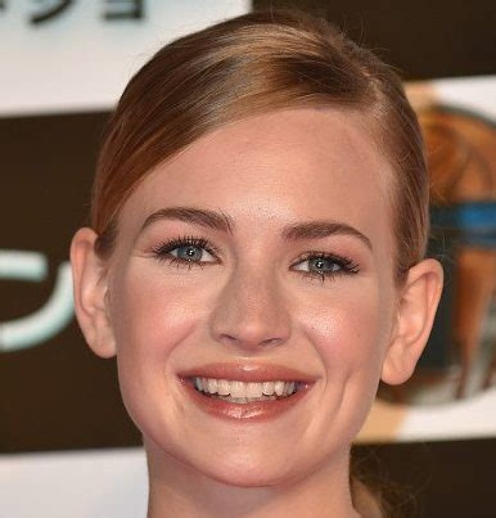 Britt Robertson Net Worth | Celebrity Net Worth