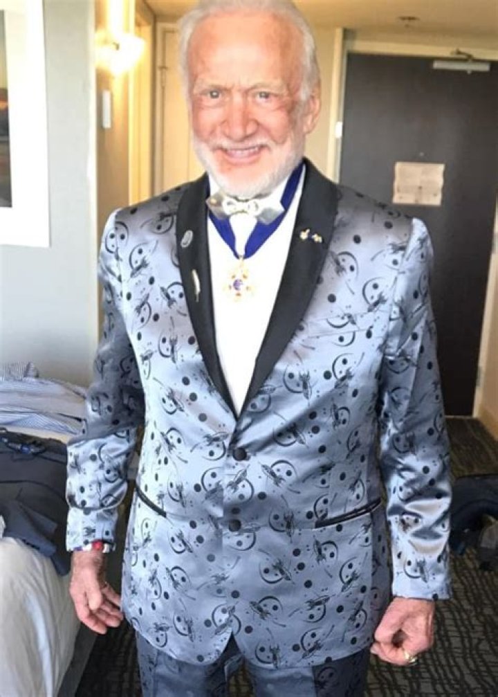 Buzz Aldrin Height, Weight, Age, Family, Facts, Education, Biography