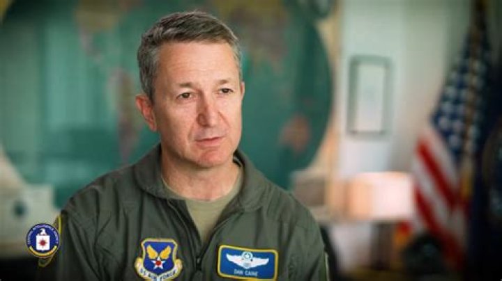 Carrie Ryan - Bio, Age, Wiki, Facts and Family