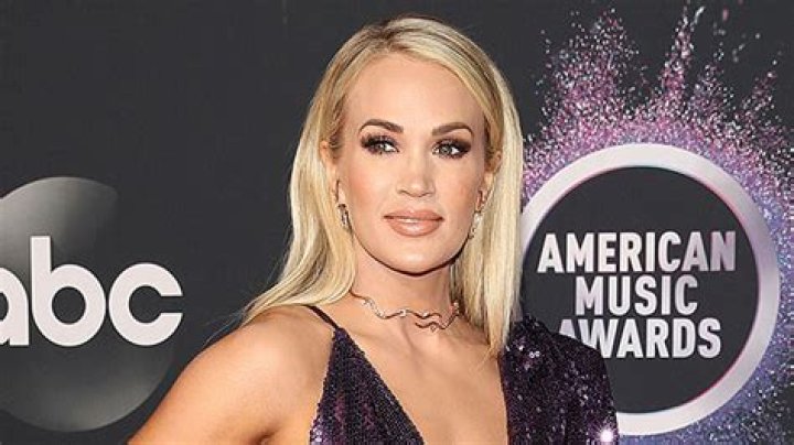 Carrie Underwood Goes Makeup Free As She Works Out: Pic – Hollywood Life