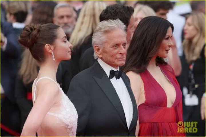 Carys Zeta Douglas Height, Weight, Age, Family, Biography, Facts