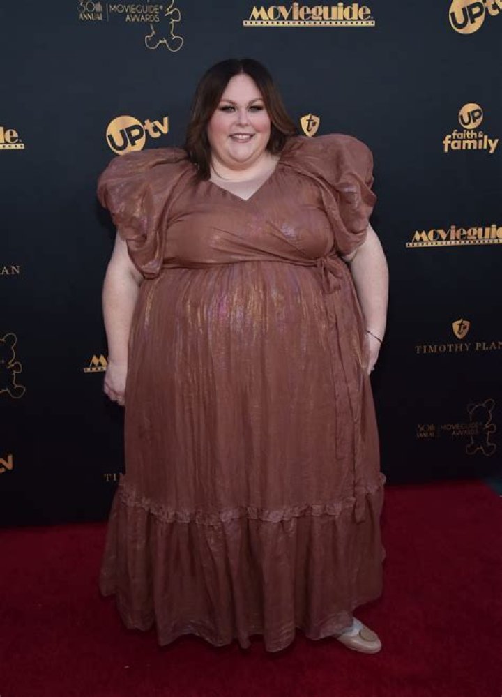 Chrissy Metz Height, Weight, Age, Boyfriend, Family, Facts, Biography