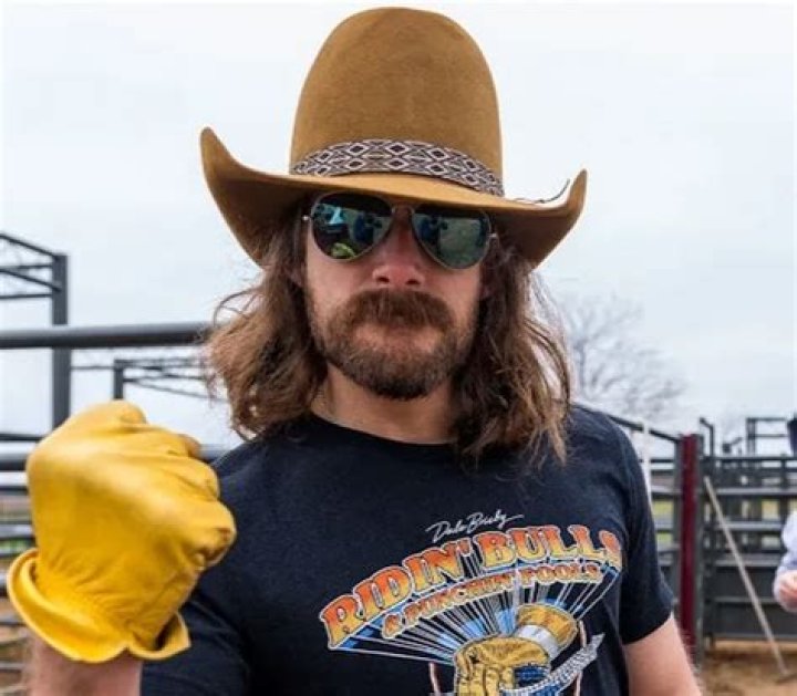 Dale Brisby (bullrider) - Wikipedia, Age, Net Worth, Biography , Spotify, TikTok, Facebook, Facts and Family