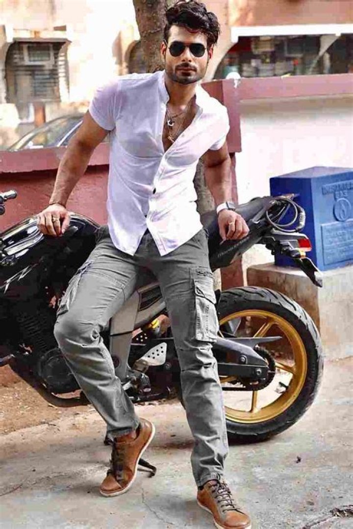 Deepak Chaudhary - Bio, Age, Wiki, Facts and Family