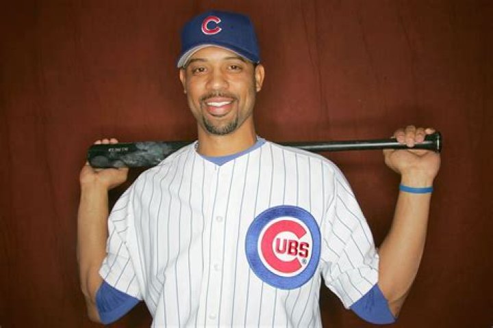 Derrek Lee Net Worth | Celebrity Net Worth
