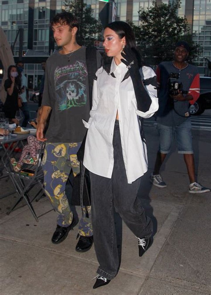 Dua Lipa Rocks Monochrome Outfit On Dinner Date With Anwar Hadid – Hollywood Life