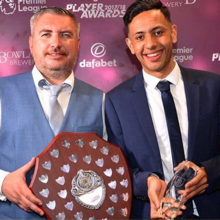 Dwight McNeil Contract and Salary; Is he Married? (Girlfriend, Family, Height, Net worth)