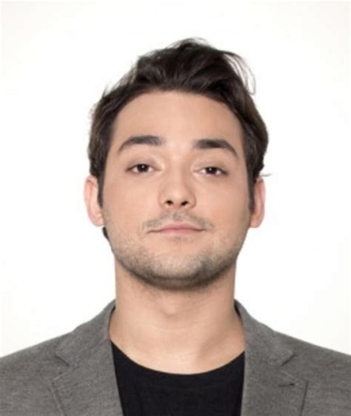 Eduardo Sterblitch Height, Weight, Net Worth, Age, Birthday, Wikipedia, Who, Nationality, Biography