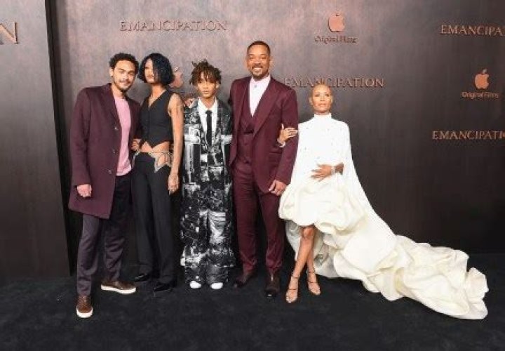 Elise Neal Says Will & Jada Were ‘Unhappy’ On ‘All Of Us’ Set: Watch   – Hollywood Life