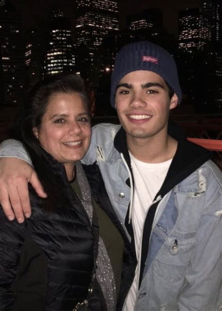 Emery Kelly Height, Weight, Age, Girlfriend, Family, Facts, Biography