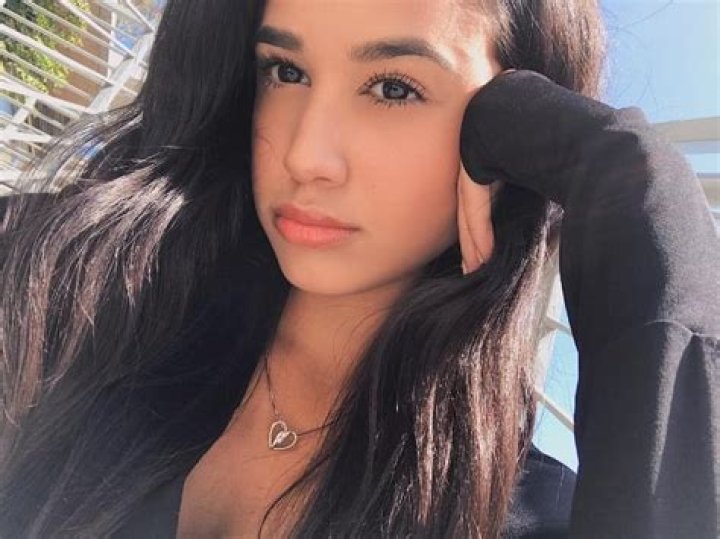 Emily Tosta Height, Weight, Age, Boyfriend, Family, Facts, Biography