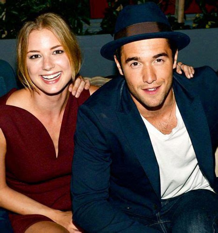 Emily VanCamp Height, Weight, Age, Boyfriend, Family, Facts, Biography
