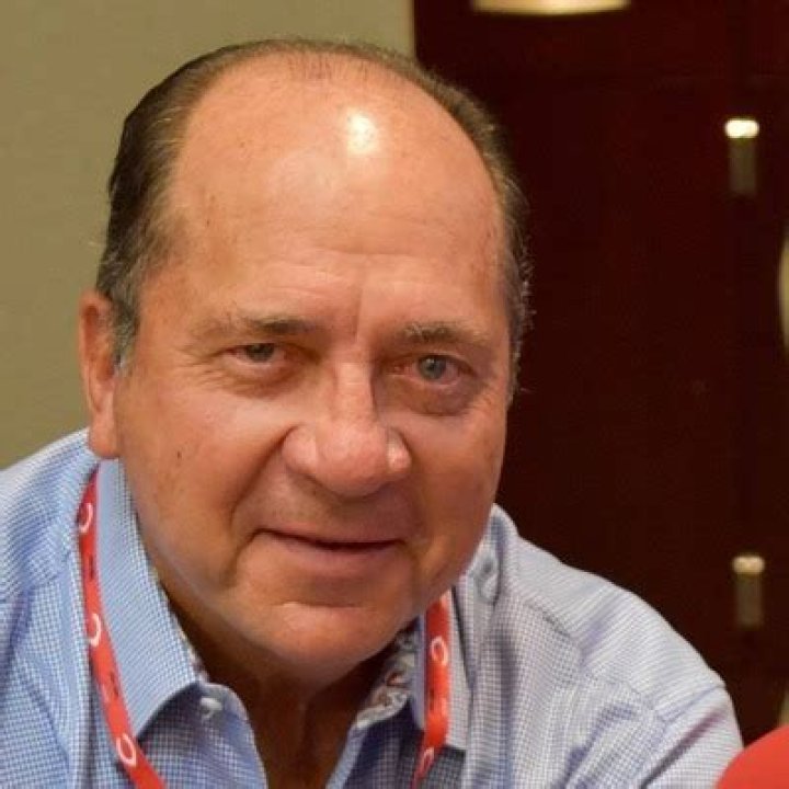 Eric Karros Bio-salary, net worth, married, affair, relationship, dating, children, career, age, nationality, wife