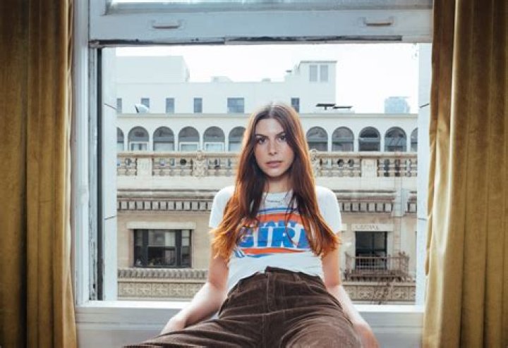 Frankie Bird Reflects on Her Twenties with New Pop-Folk Track “Float” (Exclusive) – Celeb Secrets