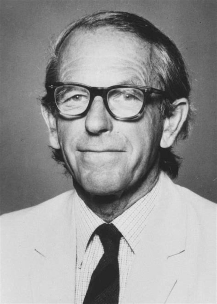Frederick Sanger Height, Weight, Age, Education, Biography