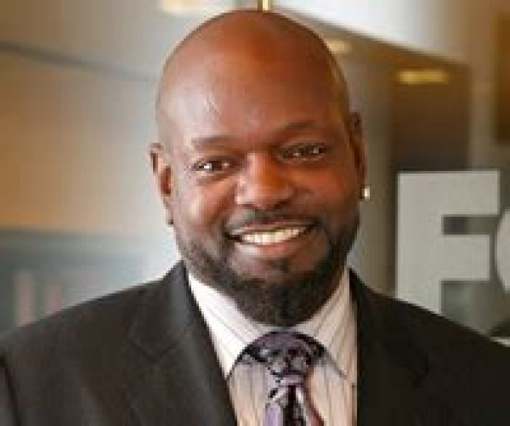 Hire Emmitt Smith For an Appearance at Events or Keynote Speaker Bookings.