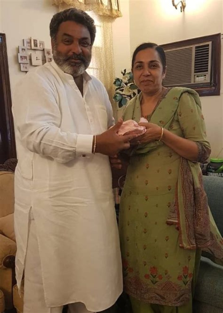 Hobby Dhaliwal Height, Weight, Age, Wife, Family