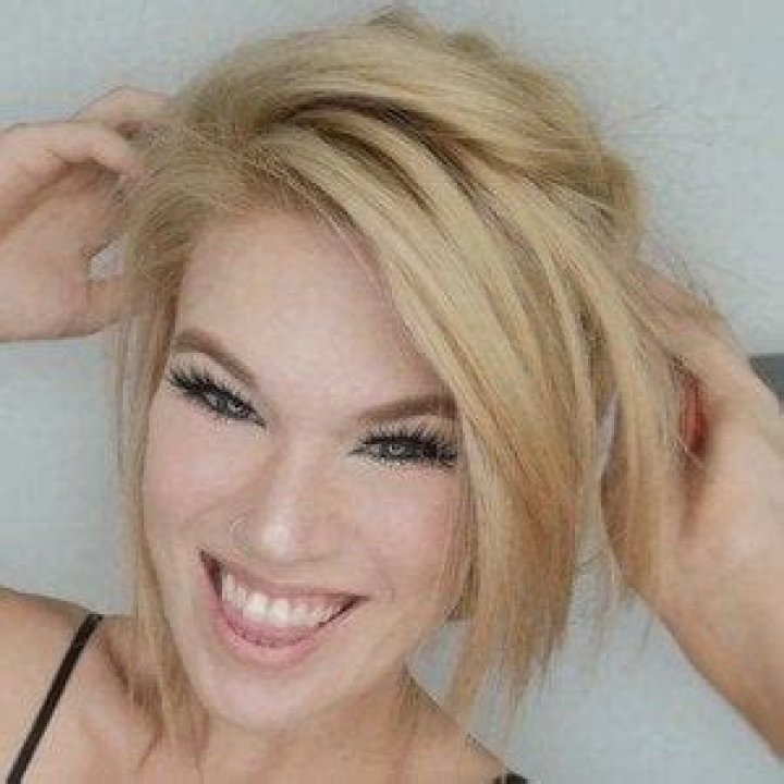 Hollie Bennett - Bio, Age, Wiki, Facts and Family