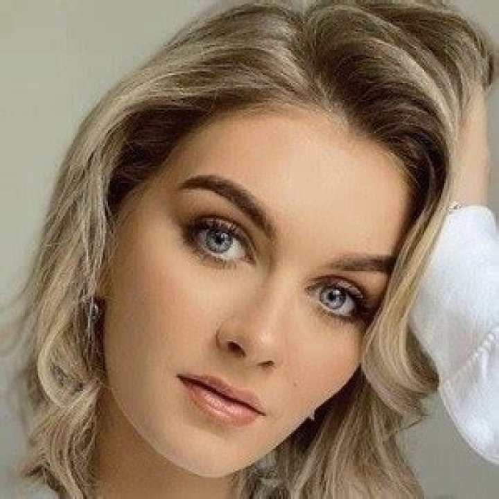 Holly Tandy - Bio, Age, Wiki, Facts and Family