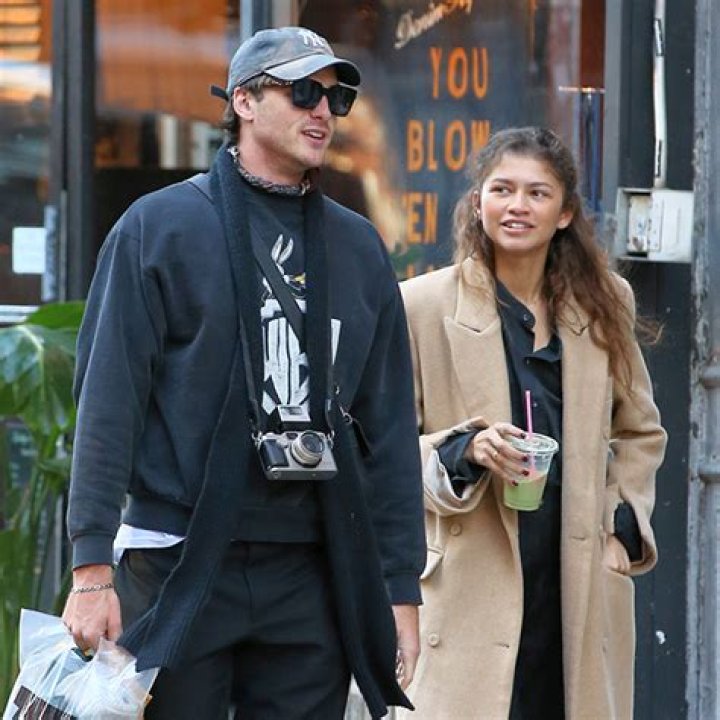 ‘Hopes He Falls In Love’ – Hollywood Life