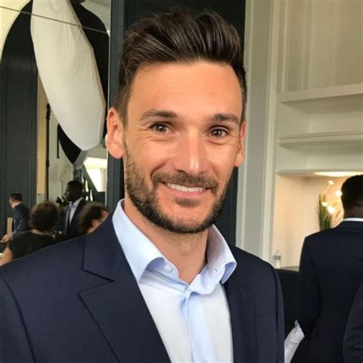 Hugo Lloris Height, Weight, Age, Spouse, Family, Facts, Biography