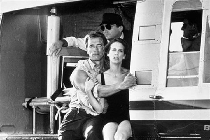 Jamie Lee Curtis and Arnold Schwarzenegger’s ‘True Lies’ Reunion Photo – Hollywood Life