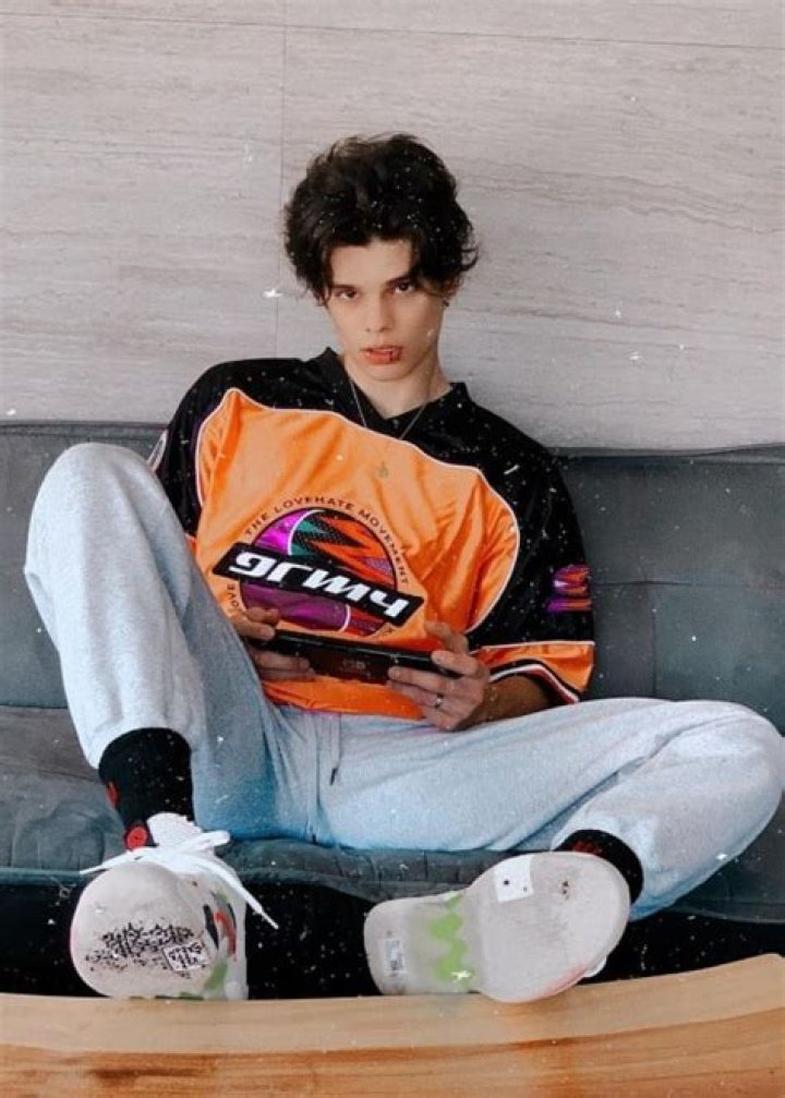 JeanCarlo León (Jashlem) Height, Weight, Age, Body Statistics