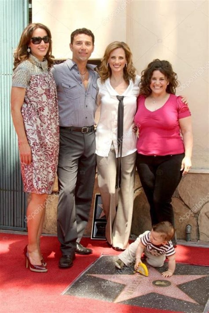 Jennifer Beals | Husband, Ken Dixon, Daughter, Ella Dixon, Net Worth, Parents, The L Word, Generation Q, Married, Daughter Ella Deaf, Brothers, Family, Siblings, Alexandre Rockwell, Alfred Beals, Father, Flashdance