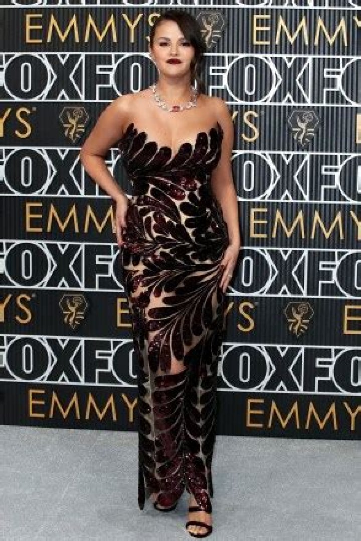 Jessica Chastain Slays in Low-Cut Neon Green Sequin Dress at 2023 Emmys
