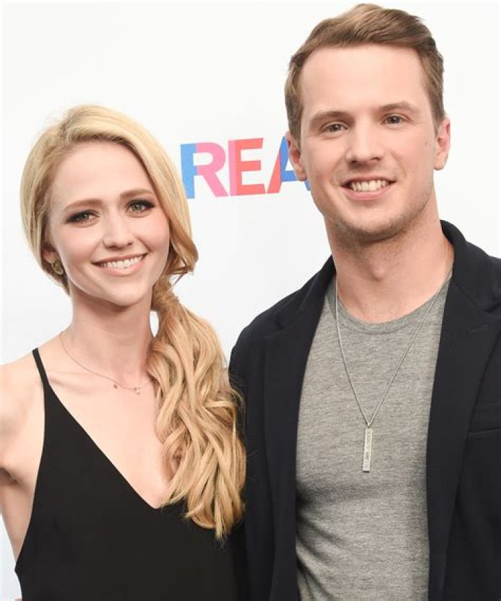 Johanna Braddy Height, Weight, Age, Boyfriend, Family, Facts, Biography