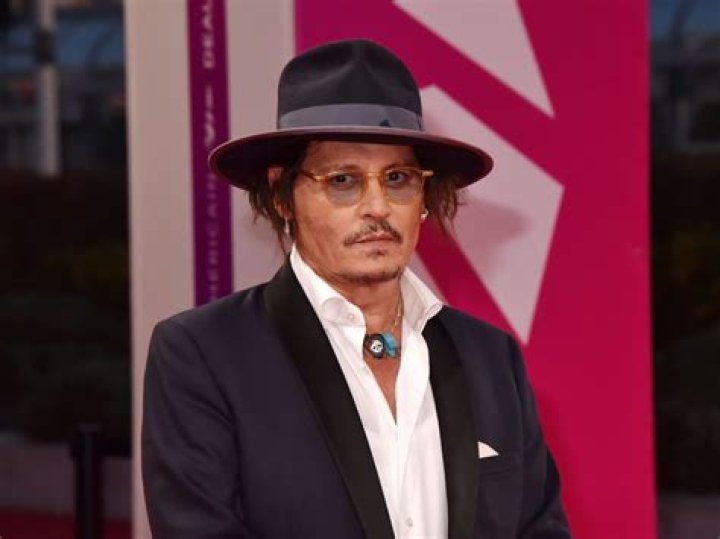 
Johnny Depp Makes Surprise Appearance At MTV VMAs 